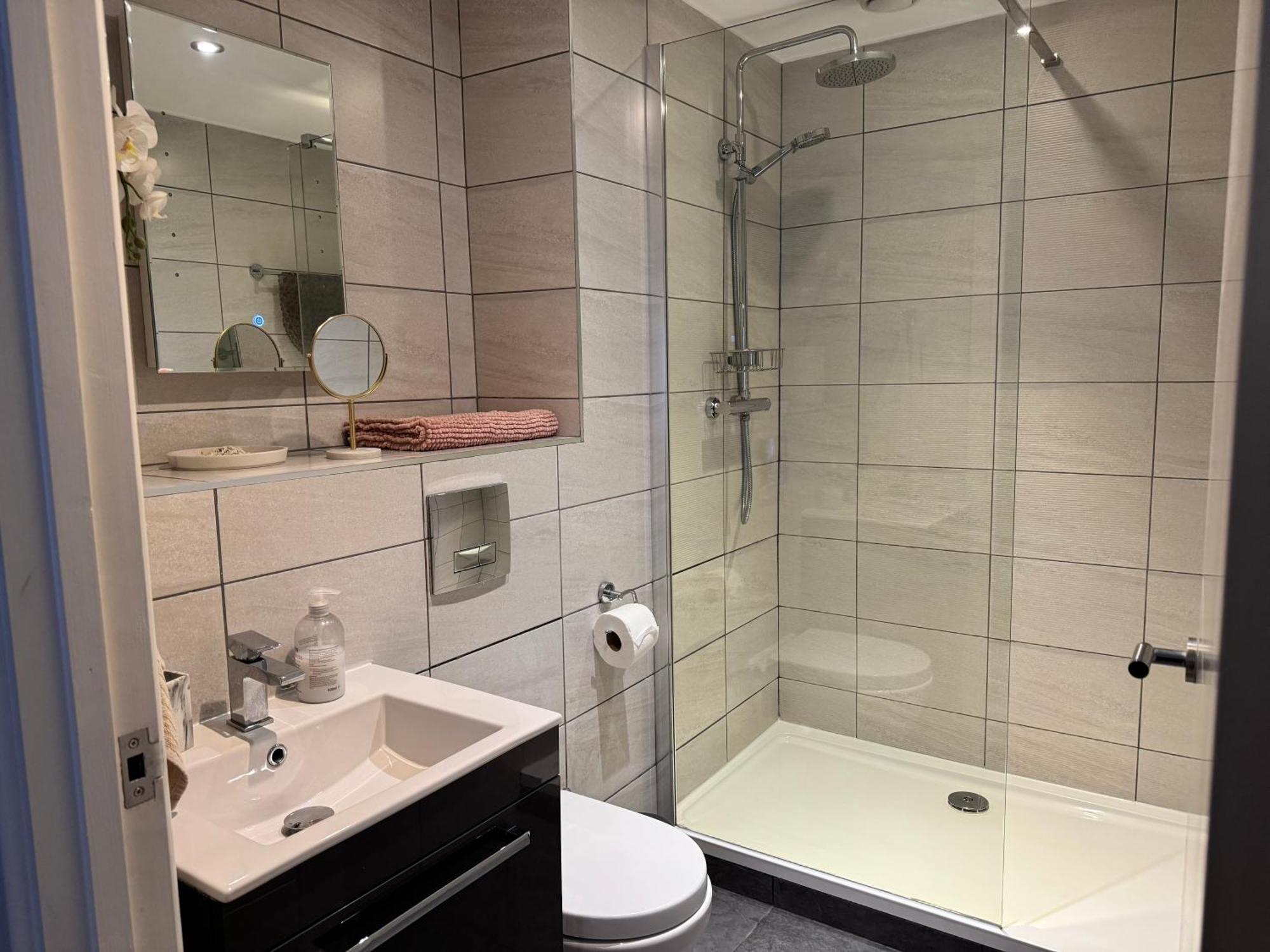 Centrally Located Apartment In Duke Street- Free Parking- Two Bathrooms Liverpool Dış mekan fotoğraf